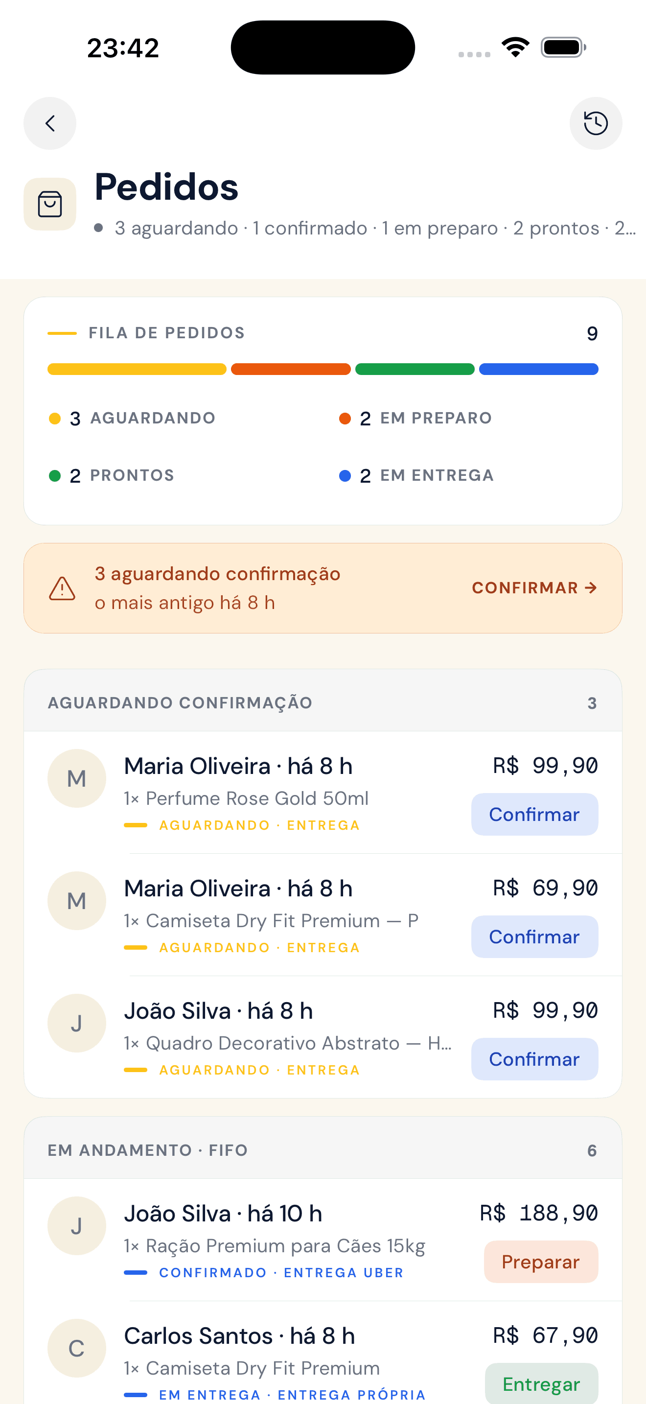 Fila de pedidos no app da loja: termômetro por status e o pedido aguardando confirmação fixo no topo