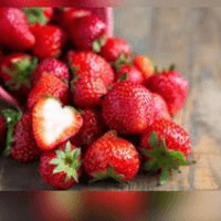 Morangos cortados em cubinho